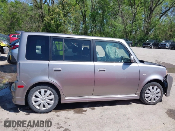 2005 Scion xB z VIN JTLKT324954026022, wystawiony jako IAAI lot #42073838 z przebiegiem 106 887 mil mil oraz . Historia ofert i sprzedaży dostępna na DreamBid. Obrazek 14.