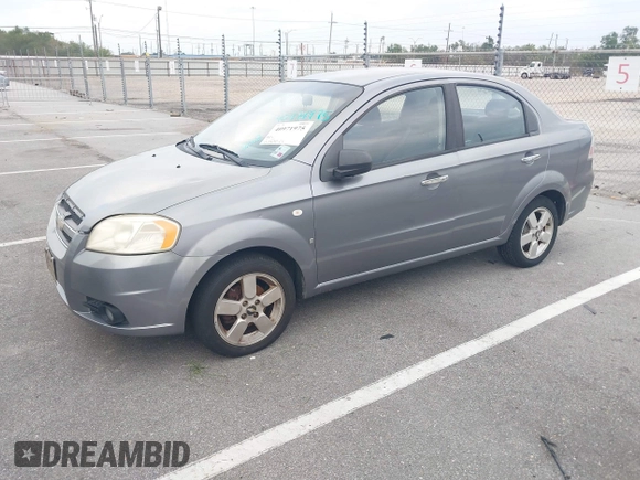 2008 Chevrolet Aveo LT z VIN KL1TG56668B240775, wystawiony jako IAAI lot #40971975 z przebiegiem 137 900 mil mil oraz . Historia ofert i sprzedaży dostępna na DreamBid. Obrazek 2.