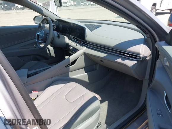 2025 Hyundai Elantra SEL Convenience with VIN KMHLS4DG0SU985915, listed as a IAAI auction lot 42111123 with 680 mi miles and . Bid and sale history available at DreamBid. Image 5.
