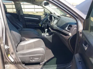 2017 Toyota Highlander XLE with VIN 5TDKZRFH1HS511984, listed as a IAAI auction lot 41948237 with 119,494 mi miles and . Bid and sale history available at DreamBid. Image 5.