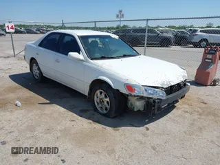 2000 Toyota Camry LE z VIN 4T1BF22K8YU940595, wystawiony jako IAAI lot #42031981 z przebiegiem 321 176 mil mil oraz . Historia ofert i sprzedaży dostępna na DreamBid. Obrazek 1.