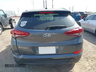 2017 Hyundai Tucson SE z VIN KM8J33A48HU253405, wystawiony jako IAAI lot #42097849 z przebiegiem 129 397 mil mil oraz . Historia ofert i sprzedaży dostępna na DreamBid. Obrazek 16.
