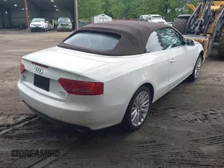 2011 Audi A5 Premium Plus z VIN WAULFAFH2BN020509, wystawiony jako IAAI lot #42381177 z przebiegiem 132 106 mil mil oraz . Historia ofert i sprzedaży dostępna na DreamBid. Obrazek 4.
