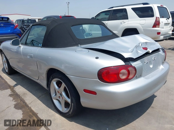 2002 Mazda MX-5 Miata Cloth z VIN JM1NB353020225252, wystawiony jako IAAI lot #42303820 z przebiegiem 194 549 mil mil oraz . Historia ofert i sprzedaży dostępna na DreamBid. Obrazek 3.