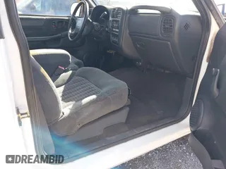1998 Chevrolet S-10 with VIN 1GCCS1447WK260094, listed as a IAAI auction lot 41648784 with 173,562 mi miles. Bid and sale history available at carsss.com. Image 5.
