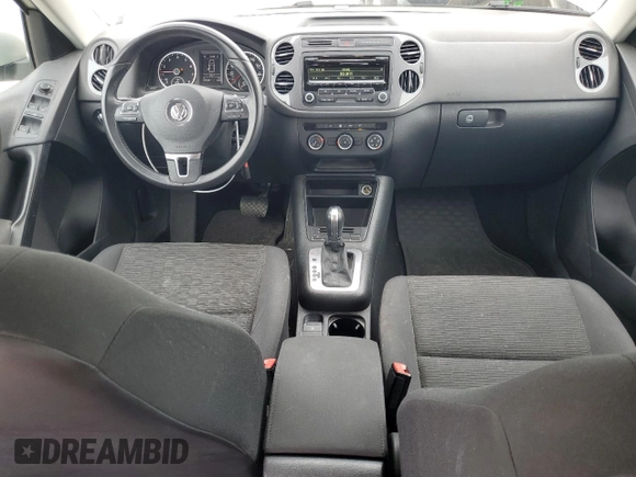 2014 Volkswagen Tiguan S z VIN WVGBV3AX8EW594957, wystawiony jako Copart lot #54565655 z przebiegiem 81 569 mil mil oraz Szkoda całkowita • Salvage title. Historia ofert i sprzedaży dostępna na DreamBid. Obrazek 8.