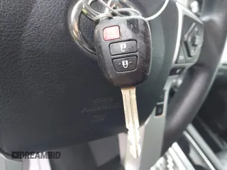 2018 Toyota Tundra SR5 z VIN 5TFDW5F16JX752629, wystawiony jako IAAI lot #41546196 z przebiegiem 105 247 mil mil oraz . Historia ofert i sprzedaży dostępna na DreamBid. Obrazek 11.