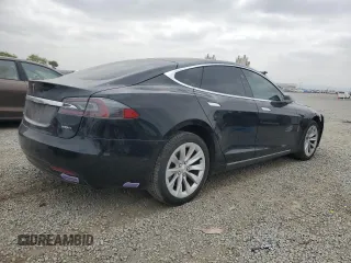 2019 Tesla Model S 75D with VIN 5YJSA1E25KF299740, listed as a Copart auction lot 55821595 with 140,385 mi miles and Salvage title. Bid and sale history available at DreamBid. Image 3.