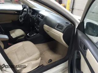 2011 Volkswagen Jetta SE z VIN 3VWDX7AJ9BM003697, wystawiony jako IAAI lot #42305601 z przebiegiem 145 715 mil mil oraz . Historia ofert i sprzedaży dostępna na DreamBid. Obrazek 5.