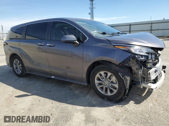 2022 Toyota Sienna XLE with VIN 5TDYRKEC3NS125652, listed as a Copart auction lot 49455045 with 67,628 mi miles and Salvage Title. Bid and sale history available at carsss.com. Image 4.