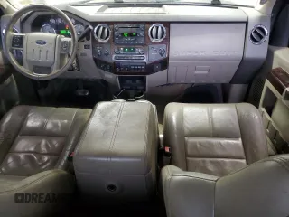 2008 Ford F-250 XL z VIN 1FTSX21R78EB74112, wystawiony jako Copart lot #56828015 z przebiegiem 157 138 mil mil oraz Szkoda całkowita • Salvage title. Historia ofert i sprzedaży dostępna na DreamBid. Obrazek 8.