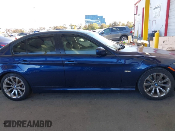 2011 BMW 3 Series 328i with VIN WBAPH7G52BNN07969, listed as a IAAI auction lot 41815185 with 159,860 mi miles. Bid and sale history available at carsss.com. Image 13.