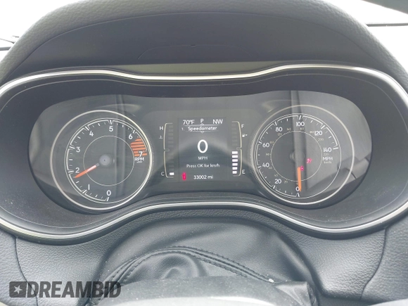 2019 Jeep Cherokee Latitude Plus with VIN 1C4PJMLB5KD489488, listed as a IAAI auction lot 42147598 with 33,002 mi miles and . Bid and sale history available at carsss.com. Image 7.
