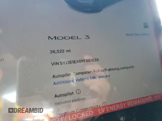 2023 Tesla Model 3 z VIN 5YJ3E1EA6PF681833, wystawiony jako Copart lot #55557834 z przebiegiem 36 522 mil mil oraz Szkoda całkowita • Salvage title. Historia ofert i sprzedaży dostępna na DreamBid. Obrazek 9.