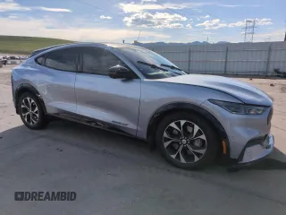 2022 Ford Mustang Mach-E Premium с VIN 3FMTK3SU9NMA43695, выставлен на аукционе Copart как лот 56775775 с пробегом 14 777 миль миль и Списание • Salvage title. История ставок и продаж доступна на DreamBid. Изображение 4.