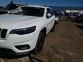 2020 Jeep Cherokee Altitude with VIN 1C4PJMLB4LD536737, listed as a Copart auction lot 73999964 with 25,610 mi miles and Salvage Title. Bid and sale history available at carsss.com. Image 10.