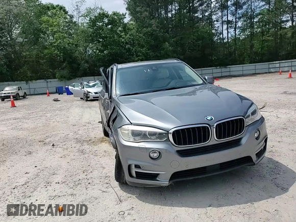 2014 BMW X5 xDrive35i z VIN 5UXKR0C54E0K46819, wystawiony jako Copart lot #54607325 z przebiegiem 135 489 mil mil oraz Szkody całkowita. Historia ofert i sprzedaży dostępna na DreamBid. Obrazek 14.