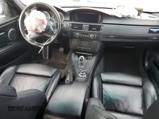 2009 BMW M3 z VIN WBSPM93579E201899, wystawiony jako Copart lot #81707204 z przebiegiem Nie podano mil oraz Szkoda całkowita • Salvage title. Historia ofert i sprzedaży dostępna na DreamBid. Obrazek 8.