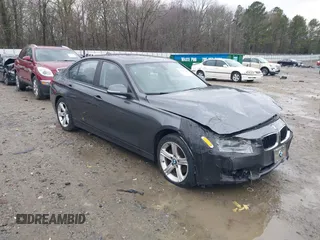 2015 BMW 3 Series 328i xDrive z VIN WBA3B5C55FF962096, wystawiony jako IAAI lot #41240780 z przebiegiem 92 510 mil mil oraz . Historia ofert i sprzedaży dostępna na DreamBid. Obrazek 1.
