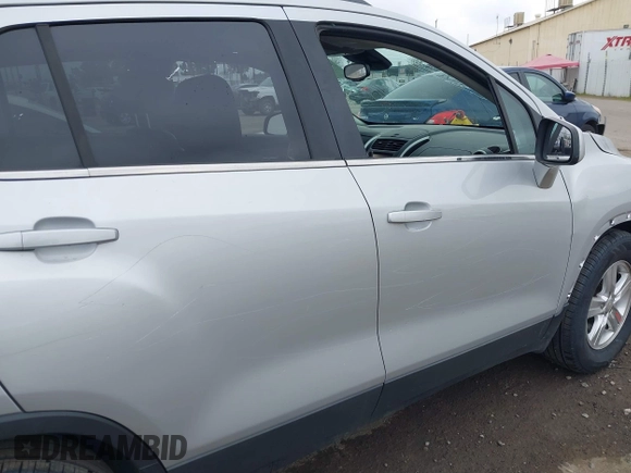 2015 Chevrolet Trax LT with VIN 3GNCJLSB2FL212718, listed as a IAAI auction lot 41657861 with 136,155 mi miles. Bid and sale history available at carsss.com. Image 19.