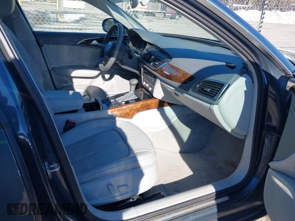 2014 Audi A6 Premium Plus z VIN WAUFGAFC2EN031240, wystawiony jako IAAI lot #41475791 z przebiegiem 68 156 mil mil oraz . Historia ofert i sprzedaży dostępna na DreamBid. Obrazek 5.