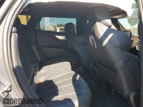 2023 BMW XM z VIN 5YM23CS03P9S57455, wystawiony jako Copart lot #87658815 z przebiegiem Nie podano mil oraz Szkoda całkowita • Salvage title. Historia ofert i sprzedaży dostępna na DreamBid. Obrazek 11.