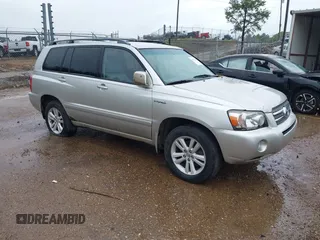 2007 Toyota Highlander Hybrid with VIN JTEGW21A270020336, listed as a IAAI auction lot 42101720 with 206,279 mi miles. Bid and sale history available at carsss.com. Image 1.