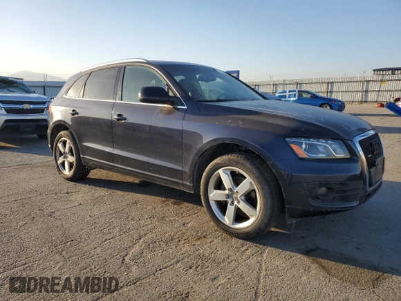 2010 Audi Q5 Premium Plus z VIN WA1LKAFP1AA106531, wystawiony jako Copart lot #53800665 z przebiegiem 229 588 mil mil oraz Czysty tytuł • Clean title. Historia ofert i sprzedaży dostępna na DreamBid. Obrazek 4.