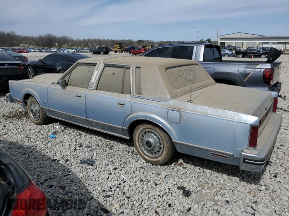 1984 Lincoln Town Car z VIN 1LNBP96F2EY683747, wystawiony jako Copart lot #41248394 z przebiegiem 77 094 mil mil oraz Czysty tytuł • Clean title. Historia ofert i sprzedaży dostępna na DreamBid. Obrazek 2.