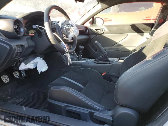 2023 Toyota 86 Premium z VIN JF1ZNBE15P9761124, wystawiony jako Copart lot #56549525 z przebiegiem 10 794 mil mil oraz Szkoda całkowita • Salvage title. Historia ofert i sprzedaży dostępna na DreamBid. Obrazek 7.