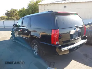 2008 Cadillac Escalade ESV z VIN 1GYFK66838R164476, wystawiony jako IAAI lot #40642750 z przebiegiem 206 681 mil mil oraz . Historia ofert i sprzedaży dostępna na DreamBid. Obrazek 3.