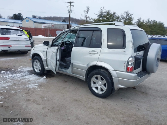 2005 Suzuki Grand Vitara LX with VIN JS3TD62V454200555, listed as a IAAI auction lot 41607081 with 101,552 mi miles. Bid and sale history available at carsss.com. Image 3.
