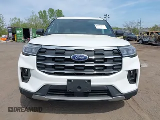 2025 Ford Explorer Active z VIN 1FMUK8DH3SGA67689, wystawiony jako IAAI lot #42134141 z przebiegiem 3 920 mil mil oraz . Historia ofert i sprzedaży dostępna na DreamBid. Obrazek 12.