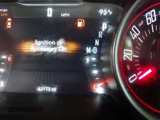 2018 Dodge Challenger SXT z VIN 2C3CDZAG5JH339596, wystawiony jako IAAI lot #42343718 z przebiegiem 62 113 mil mil oraz . Historia ofert i sprzedaży dostępna na DreamBid. Obrazek 16.