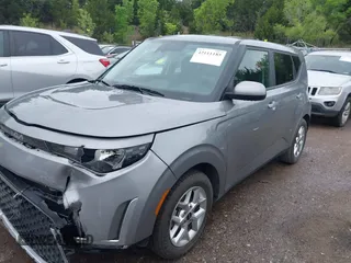 2024 Kia Soul LX with VIN KNDJ23AU8R7905091, listed as a IAAI auction lot 42111185 with 39,002 mi miles. Bid and sale history available at carsss.com. Image 14.