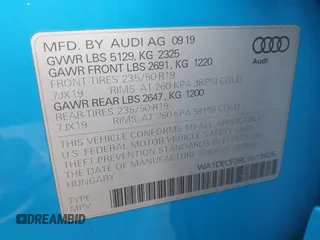 2020 Audi Q3 S line Premium z VIN WA1DECF39L1013425, wystawiony jako IAAI lot #41851042 z przebiegiem 57 901 mil mil oraz . Historia ofert i sprzedaży dostępna na DreamBid. Obrazek 9.