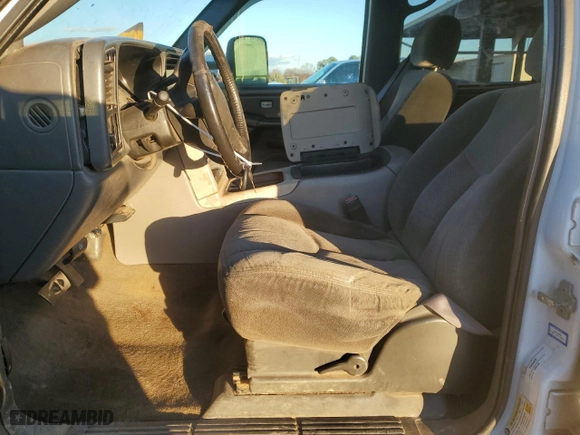 2007 GMC Sierra 3500 Classic DRW SLE1 with VIN 1GTJK33D47F137786, listed as a Copart auction lot 84423444 with NaN miles and Salvage Title. Bid and sale history available at carsss.com. Image 7.