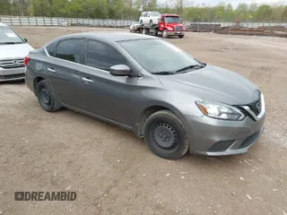 2019 Nissan Sentra SR with VIN 3N1AB7AP2KY231626, listed as a IAAI auction lot 42045323 with 186,437 mi miles. Bid and sale history available at carsss.com. Image 1.