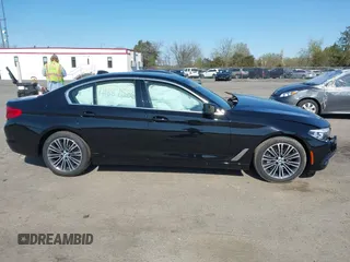 2020 BMW 5 Series 530i xDrive z VIN WBAJR7C03LCD76807, wystawiony jako IAAI lot #41887586 z przebiegiem 54 830 mil mil oraz . Historia ofert i sprzedaży dostępna na DreamBid. Obrazek 13.