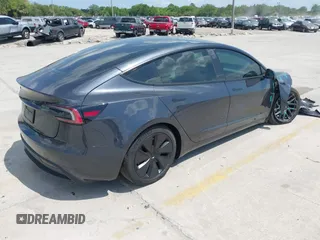 2024 Tesla Model 3 z VIN 5YJ3E1EAXRF864719, wystawiony jako IAAI lot #42129944 z przebiegiem 3 776 mil mil oraz . Historia ofert i sprzedaży dostępna na DreamBid. Obrazek 4.