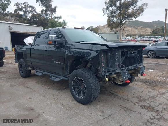 2014 Chevrolet Silverado 1500 LT with VIN 3GCUKREC2EG552511, listed as a IAAI auction lot 41745914 with 196,182 mi miles. Bid and sale history available at carsss.com. Image 1.