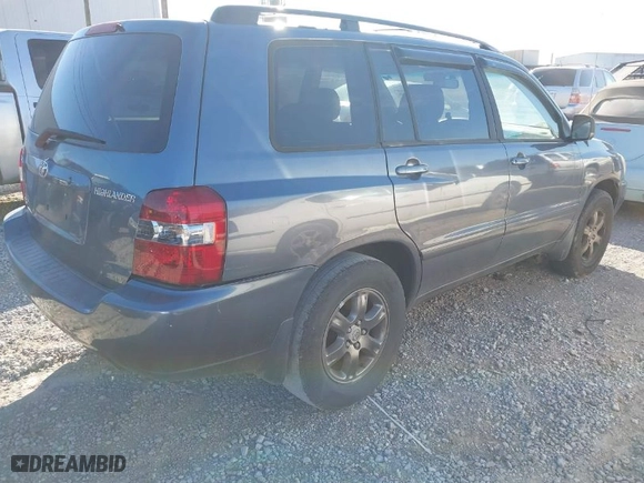 2005 Toyota Highlander with VIN JTEDP21AX50073749, listed as a IAAI auction lot 41682648 with 226,166 mi miles. Bid and sale history available at carsss.com. Image 4.