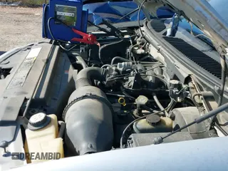 2004 Ford F-150 XL z VIN 2FTRX17204CA74002, wystawiony jako IAAI lot #43194994 z przebiegiem 242 635 mil mil oraz . Historia ofert i sprzedaży dostępna na DreamBid. Obrazek 20.