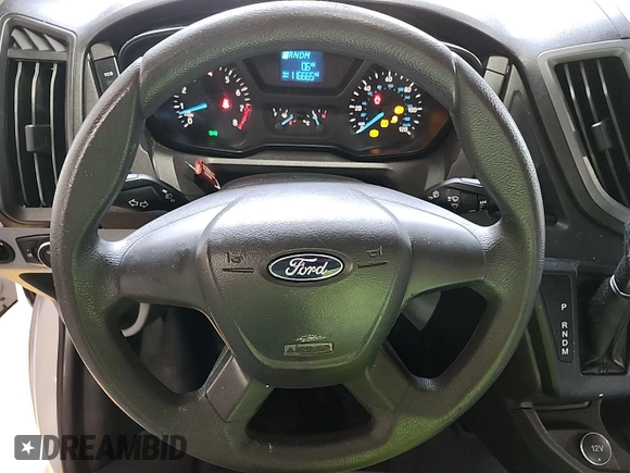 2019 Ford Transit z VIN 1FTYR2CM9KKA10603, wystawiony jako IAAI lot #42785517 z przebiegiem 116 663 mil mil oraz . Historia ofert i sprzedaży dostępna na DreamBid. Obrazek 2.