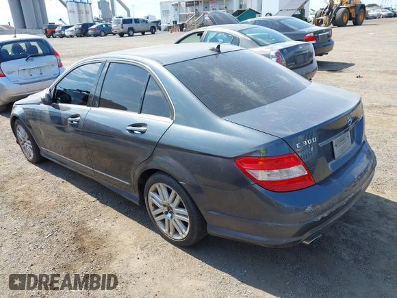2008 Mercedes-Benz C 300 Sport z VIN WDDGF81XX8F048417, wystawiony jako IAAI lot #42797168 z przebiegiem 165 374 mil mil oraz . Historia ofert i sprzedaży dostępna na DreamBid. Obrazek 3.
