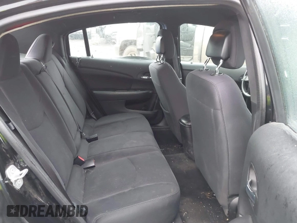2014 Chrysler 200 LX z VIN 1C3CCBAB0EN146350, wystawiony jako IAAI lot #41527142 z przebiegiem 134 412 mil mil oraz . Historia ofert i sprzedaży dostępna na DreamBid. Obrazek 8.