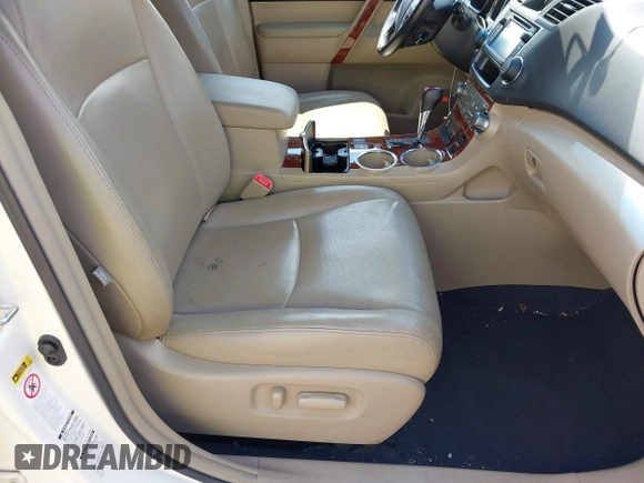 2013 Toyota Highlander Limited z VIN 5TDDK3EH8DS250360, wystawiony jako IAAI lot #42379928 z przebiegiem 112 355 mil mil oraz . Historia ofert i sprzedaży dostępna na DreamBid. Obrazek 5.