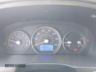 2010 Hyundai Santa Fe GLS z VIN 5NMSG3ABXAH377684, wystawiony jako IAAI lot #42238050 z przebiegiem Nie podano mil oraz . Historia ofert i sprzedaży dostępna na DreamBid. Obrazek 7.