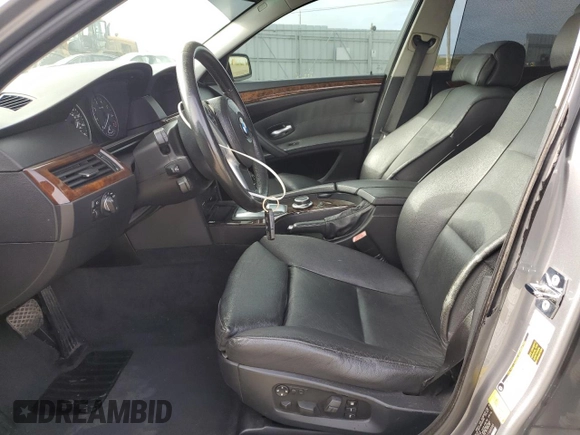 2008 BMW 5 Series 550i z VIN WBANW53598CT48590, wystawiony jako Copart lot #56258785 z przebiegiem 198 279 mil mil oraz Szkoda całkowita • Salvage title. Historia ofert i sprzedaży dostępna na DreamBid. Obrazek 7.