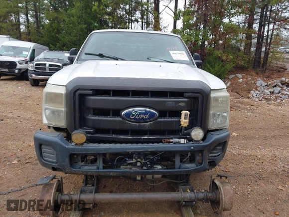 2011 Ford F-250 XL z VIN 1FT7X2B69BEA80380, wystawiony jako IAAI lot #40670990 z przebiegiem 328 503 mil mil oraz . Historia ofert i sprzedaży dostępna na DreamBid. Obrazek 13.